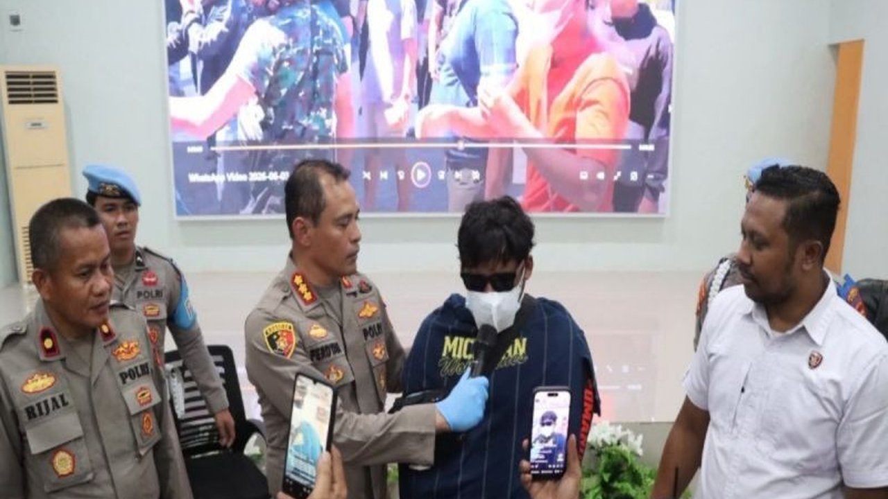 Polresta Mamuju terus mendalami kasus demo ricuh di Kantor BWS Sulawesi V Mamuju. Penyelidikan mengarah pada aktor intelektual demo BWS Mamuju dan penyandang dana yang diduga kontraktor, membuat pembaca penasaran akan dalang di balik kerusuhan ini.