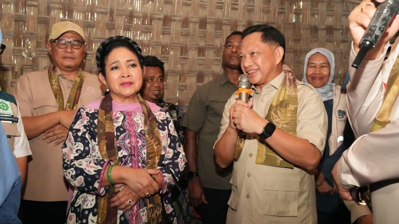 Menteri Dalam Negeri dan Menteri Perumahan dan Kawasan Permukiman meninjau langsung Program Bedah Rumah atau Bantuan Stimulan Perumahan Swadaya di Bantul, DIY, sekaligus meresmikan pelaksanaannya dan menargetkan daerah perbatasan.