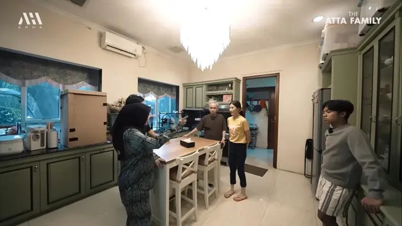 Potret Dapur Rumah Ruben Onsu yang Lama. (foto: YouTube AH)