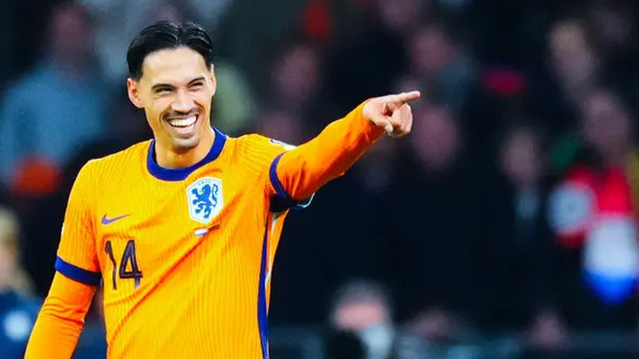 Pemain Timnas Belanda, Tijjani Reijnders, melakukan selebrasi setelah memcetak gol ke gawang Lituania pada laga terakhir Grup G kualifikasi zona Eropa di Stadion Johan Cruijff ArenA, Amsterda