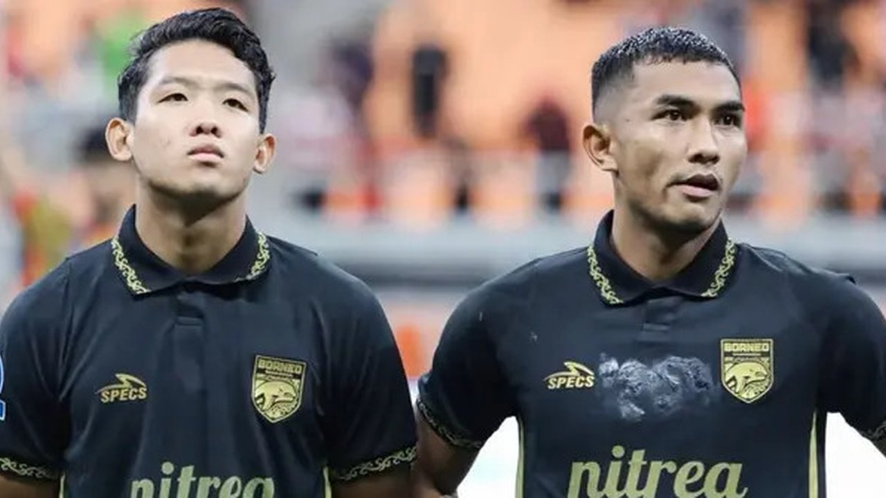 Alfharezzi Buffon dan Rivaldo Pakpahan saat memperkuat Borneo FC Samarinda bertandang ke markas Persija Jakarta dalam lanjutan BRI Super League 2025/2026 di Jakarta International Stadium (3/3