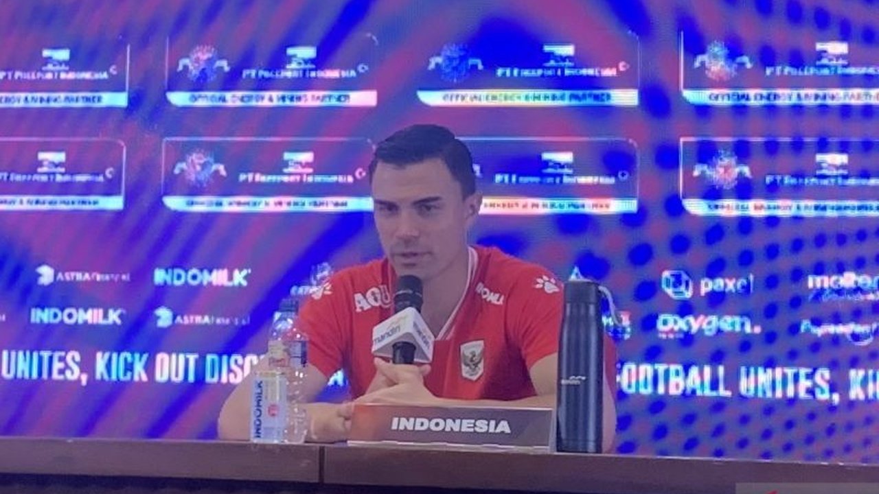 Kiper Timnas Indonesia, Emil Audero, menunjukkan performa gemilang saat melawan Oman, termasuk penyelamatan penalti krusial. Simak bagaimana fokus menjadi kunci suksesnya Emil Audero!