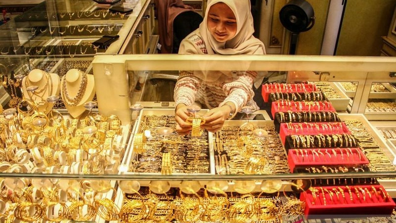 Investor dan masyarakat perlu tahu! Harga emas di Pegadaian dari jenama UBS, Antam, dan Galeri24 kompak mengalami kenaikan signifikan pada Sabtu pagi, 6 Juni 2026, tawarkan peluang investasi.