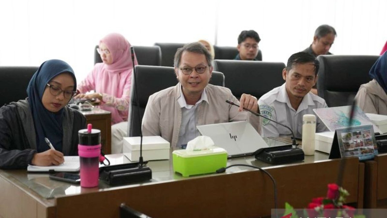 Pemerintah Provinsi DKI Jakarta bersama BMKG sedang menyiapkan Sistem Prediksi Polusi Udara Jakarta yang canggih untuk memberikan peringatan dini dan informasi kualitas udara yang lebih akurat, membantu masyarakat mengambil langkah mitigasi.