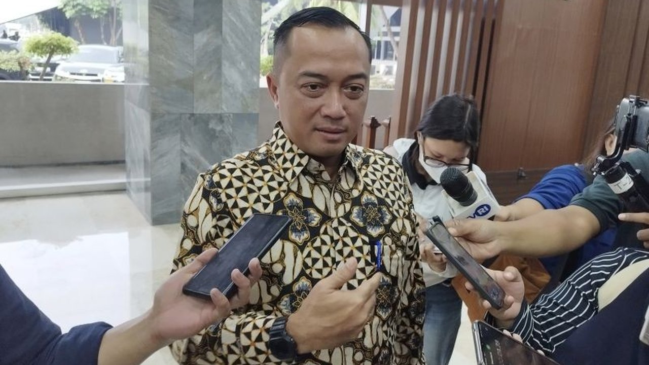 Menteri Sekretaris Negara Prasetyo Hadi menyatakan usulan Menteri Hak Asasi Manusia Natalius Pigai terkait pengisian jabatan nonoperasional Polri oleh kalangan sipil adalah hal yang sah, namun harus mempertimbangkan kebutuhan di lapangan. Usulan Sipil di.