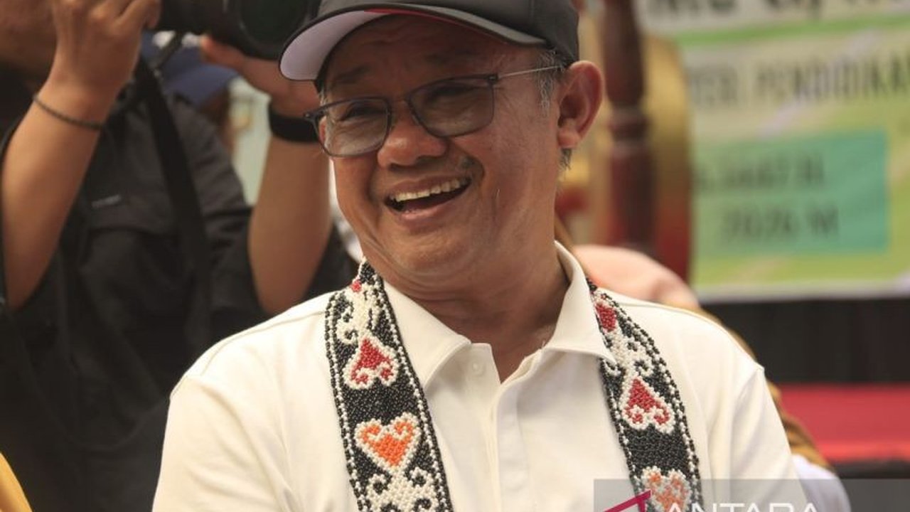 Mendikdasmen Abdul Mu’ti menegaskan digitalisasi sekolah sebagai fondasi utama peningkatan mutu pembelajaran di daerah penyangga IKN, memastikan akses teknologi modern bagi setiap anak.