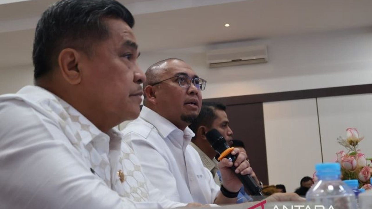 Anggota DPR RI Andre Rosiade mendesak Pemerintah Kabupaten Solok untuk segera menuntaskan pembebasan lahan demi kelancaran Pembangunan Jalan Lubuak Selasih-Surian yang vital bagi masyarakat setempat.