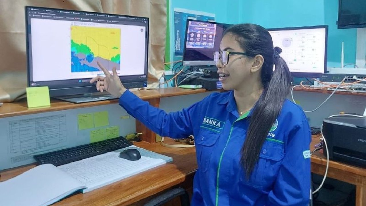 BMKG Wilayah V Jayapura mengingatkan nelayan untuk selalu waspada gelombang tinggi dan cuaca ekstrem di perairan utara Papua akibat putaran angin siklonik.