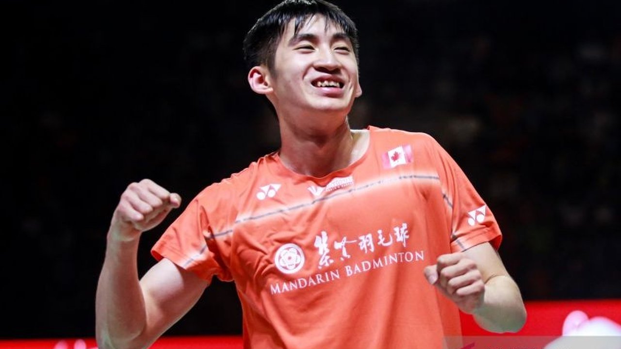Victor Lai menciptakan kejutan besar dengan melaju ke final Indonesia Open 2026, menandai debutnya di turnamen Super 1000 setelah menumbangkan unggulan keenam Chou Tien Chen.