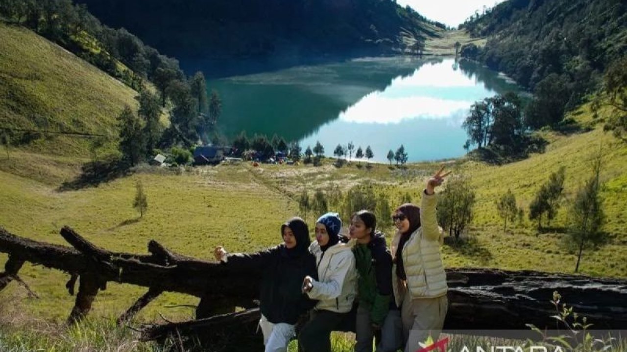 Balai Besar TNBTS memperketat pengawasan Semeru untuk mencegah pendaki ilegal, menyusul insiden pendaki terperosok jurang di jalur tak resmi. Ketahui bahaya dan aturan pendakian yang berlaku.