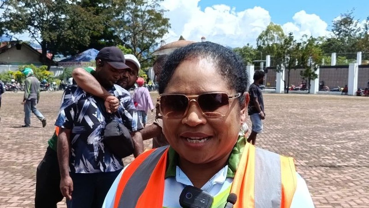 Dinas Lingkungan Hidup (DLH) Jayawijaya menggandeng tukang ojek sebagai mitra penting dalam upaya menjaga kebersihan Kota Wamena, mendukung program 