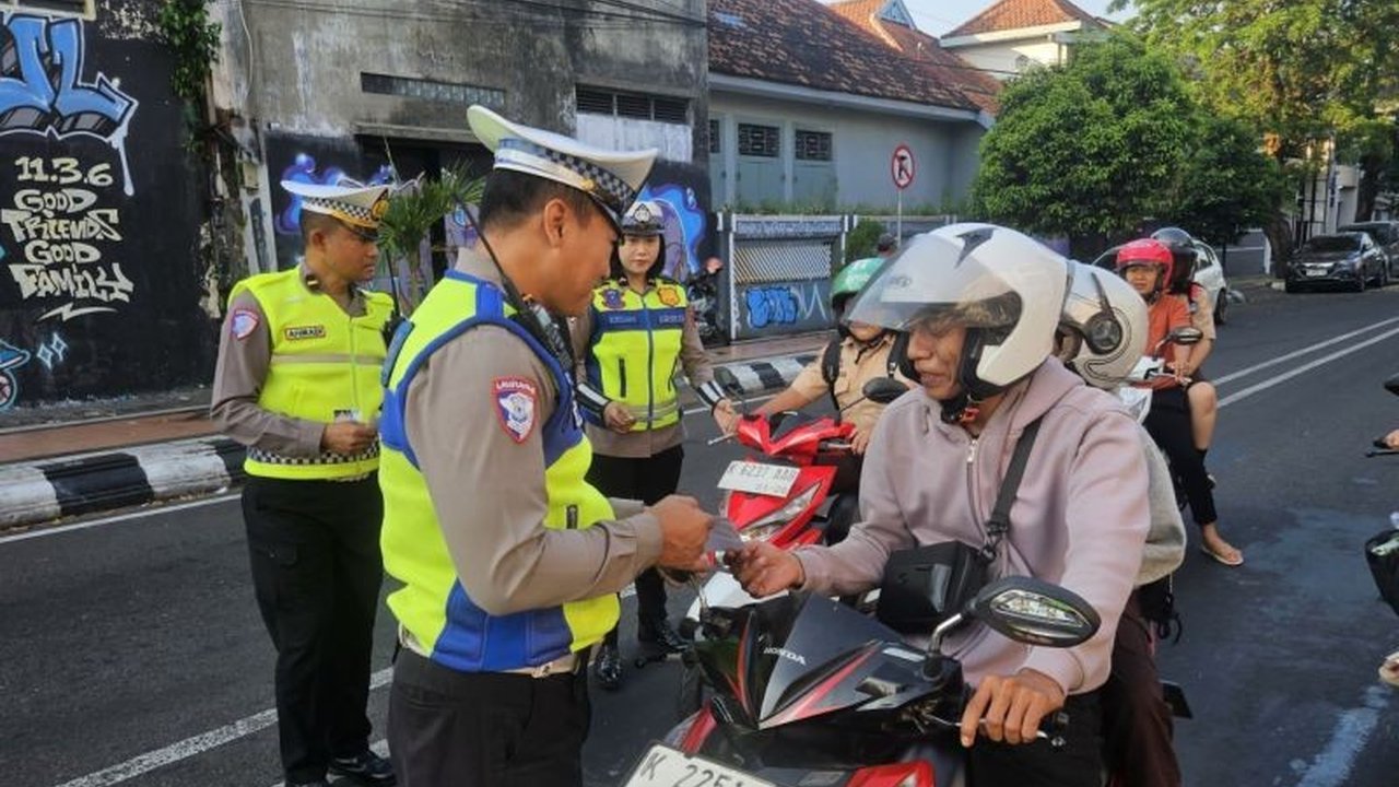 Jelang Operasi Patuh Candi 2026, Polres Kudus gencar mengajak masyarakat menjadi pelopor keselamatan berlalu lintas. Simak pentingnya edukasi dan penindakan demi keamanan bersama.