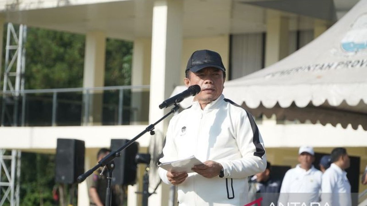 Gubernur Jambi Al Haris meluncurkan Gerakan ASRI (Aman, Sehat, Resik, Indah) untuk memperkuat pengelolaan lingkungan. Simak komitmen Pemprov Jambi dalam meningkatkan kebersihan dan kesadaran pilah sampah.