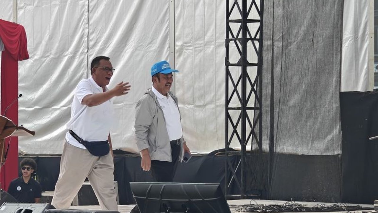 Menteri PPN/Kepala Bappenas Rahmat Pambudy menegaskan bahwa program swasembada pangan, air, dan energi pemerintah sangat bergantung pada kelestarian lingkungan. Pahami mengapa isu lingkungan bukan sekadar sektoral dan krusial bagi masa depan bangsa.