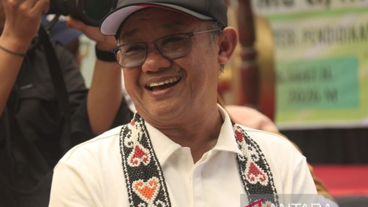 Kementerian Pendidikan Dasar dan Menengah (Kemendikdasmen) akan merevitalisasi 71.744 sekolah pada 2026. Program revitalisasi sekolah ini bertujuan meningkatkan kualitas belajar dan keselamatan peserta didik.