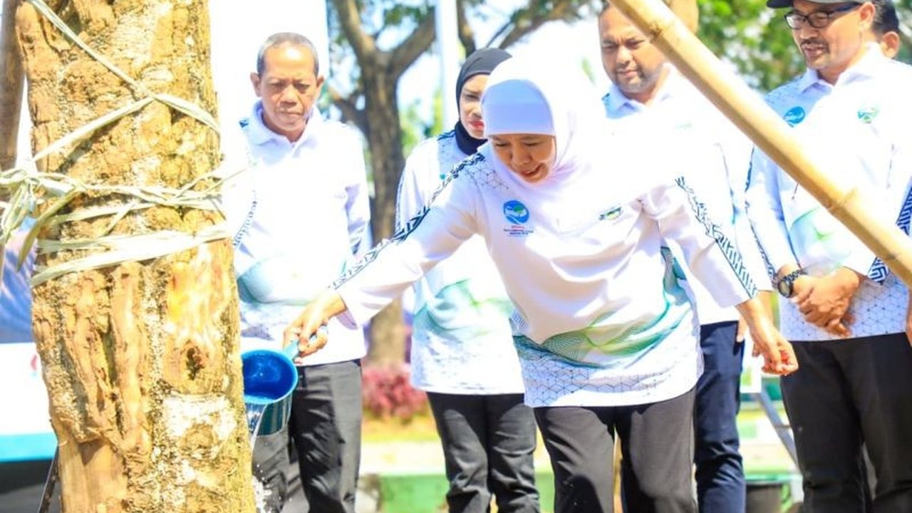 Gubernur Khofifah ajak perkuat Gerakan Lingkungan Berkelanjutan di Jatim. Hari Lingkungan Hidup Sedunia 2026 momentum aksi promotif, preventif, kuratif, rehabilitatif.