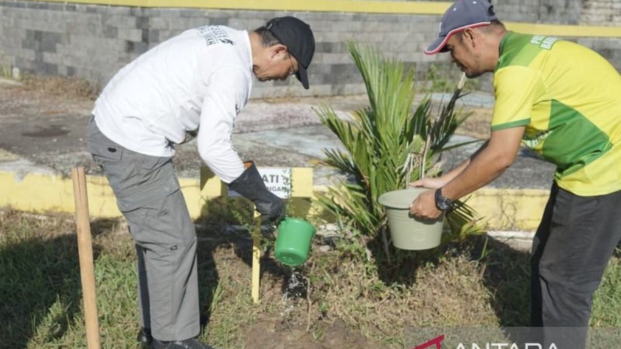 Pemerintah Kabupaten Bangka Tengah menggelar Aksi Lingkungan Bangka Tengah dalam rangka Hari Lingkungan Hidup Sedunia, mengajak seluruh elemen masyarakat peduli lingkungan dan mengendalikan perubahan iklim.