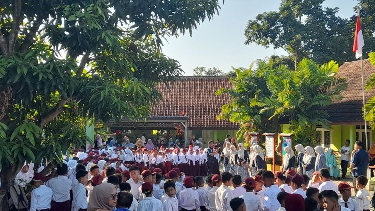 Gubernur Banten Andra Soni mengingatkan seluruh kepala sekolah untuk menjaga integritas dan menolak praktik titipan siswa baru di tengah tingginya persaingan masuk sekolah negeri.