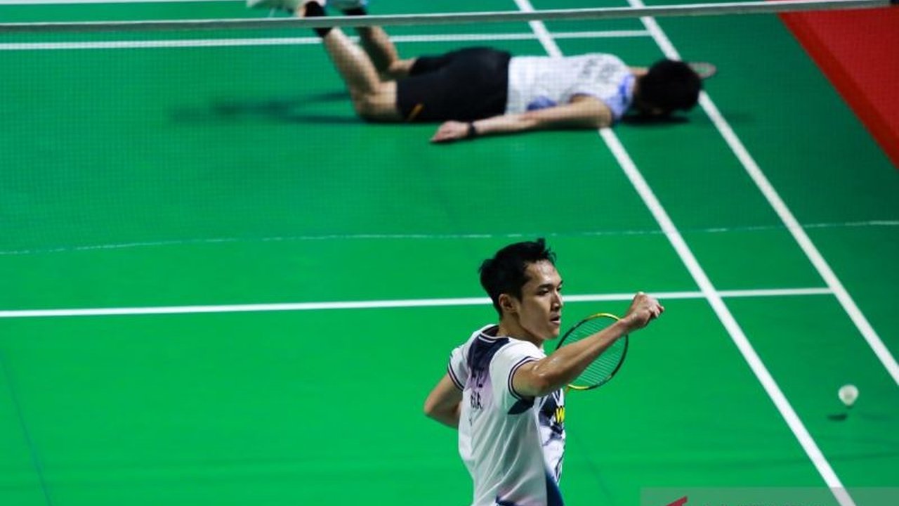 Jonatan Christie bersiap menghadapi Victor Lai di final Indonesia Open 2026. Ia mewaspadai keberanian lawan muda ini yang telah menyingkirkan unggulan, siapkan strategi matang demi gelar juara.
