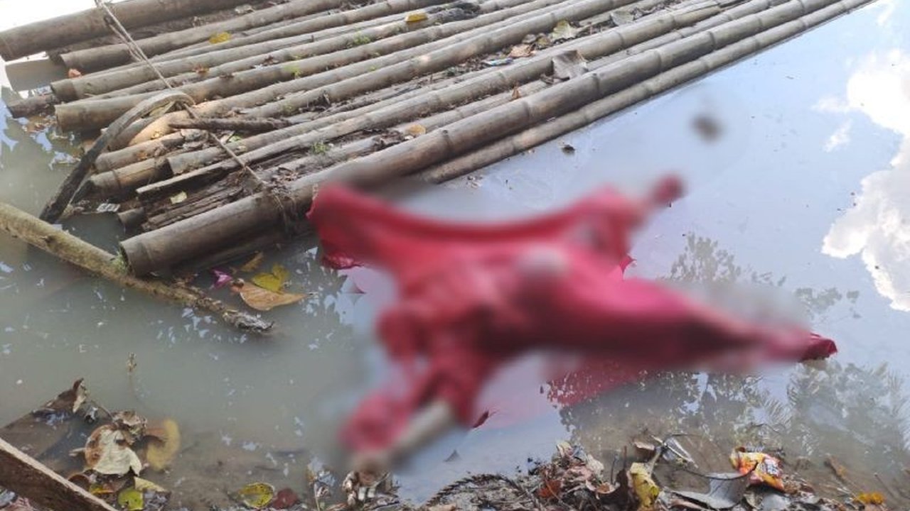 Tim SAR gabungan mengevakuasi sesosok mayat perempuan tanpa identitas yang mengapung di Sungai Enim, Muara Enim, memicu penyelidikan lebih lanjut terkait Penemuan Mayat Perempuan Sungai Enim.