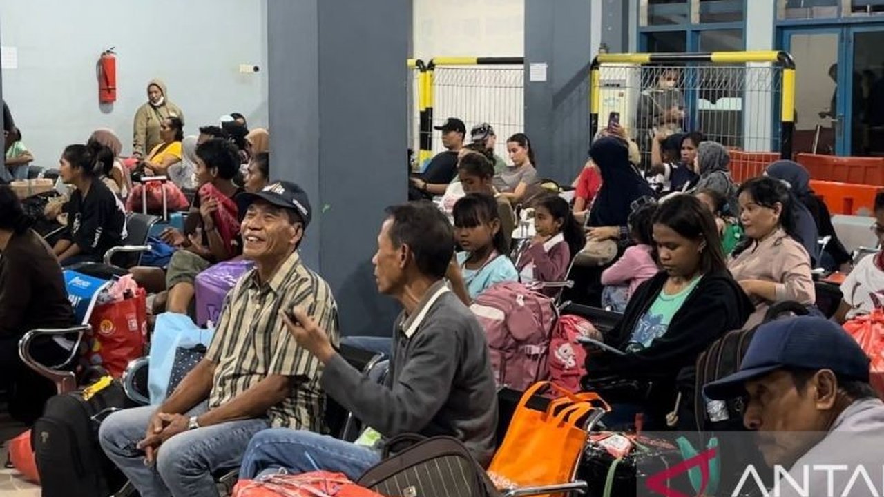 PT Pelni Cabang Ambon menawarkan diskon tiket kapal hingga 30 persen, memberikan kesempatan bagi masyarakat untuk menikmati perjalanan lebih hemat selama libur sekolah sekaligus mendukung program stimulus ekonomi nasional.