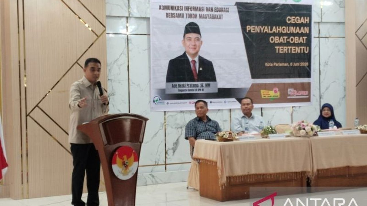 Anggota DPR RI dan BPOM bersinergi memberikan edukasi intensif kepada warga Pariaman mengenai bahaya penyalahgunaan obat, mencegah dampak serius pada kesehatan.