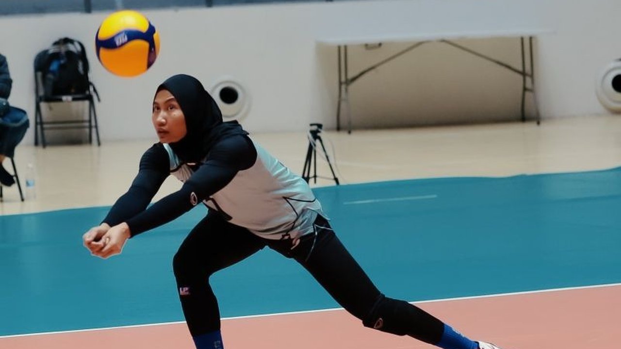 Timnas Voli Putri Indonesia berhasil meraih kemenangan perdana di AVC Cup Womens 2026 setelah menundukkan Iran 3-1. Bagaimana jalannya pertandingan sengit ini yang membawa Srikandi Merah Putih ke posisi ketiga klasemen sementara Grup B?