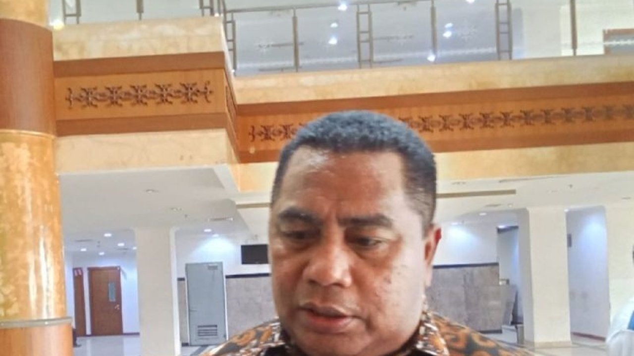DPRD Maluku memberikan dukungan penuh terhadap Program Polisi Mengajar yang diinisiasi Polda Maluku, bertujuan meningkatkan kesadaran hukum dan pendidikan karakter di kalangan pelajar.