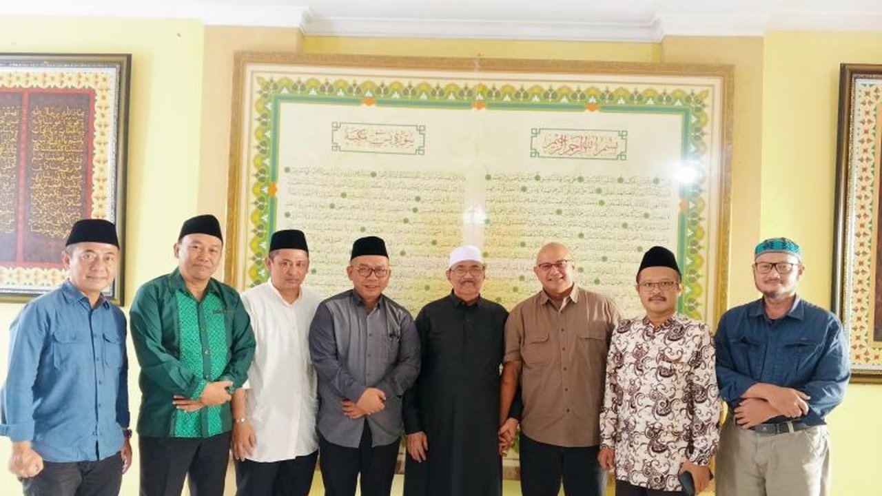Dukungan mengalir untuk Hery Haryanto Azumi sebagai bakal calon Ketua Umum PBNU, salah satunya datang dari KH Manarul Hidayat. Simak selengkapnya mengenai dukungan penting ini!