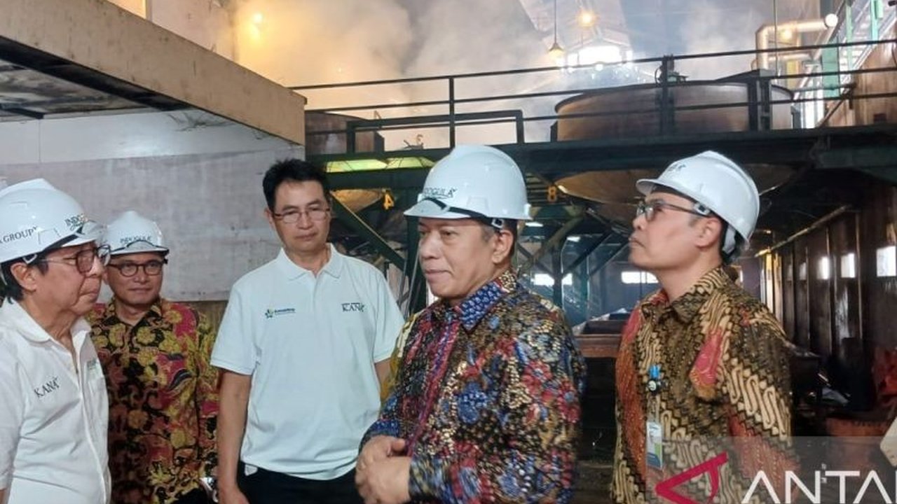 Menteri Koperasi Ferry Juliantono menekankan peran vital Koperasi Industri Gula untuk swasembada pangan 2028. Strategi penguatan ekosistem ini penting bagi kesejahteraan petani dan produksi gula nasional.