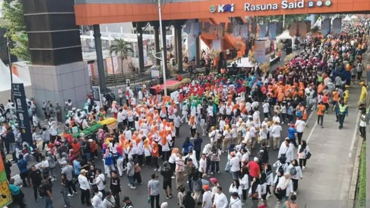 Sejumlah warga melakukan kegiatan saat Hari Bebas Kendaraan Bermotor (HBKB) atau Car Free Day (CFD) di kawasan Rasuna Said, Jakarta Selatan, Minggu 10 Mei 2026. (Antara)