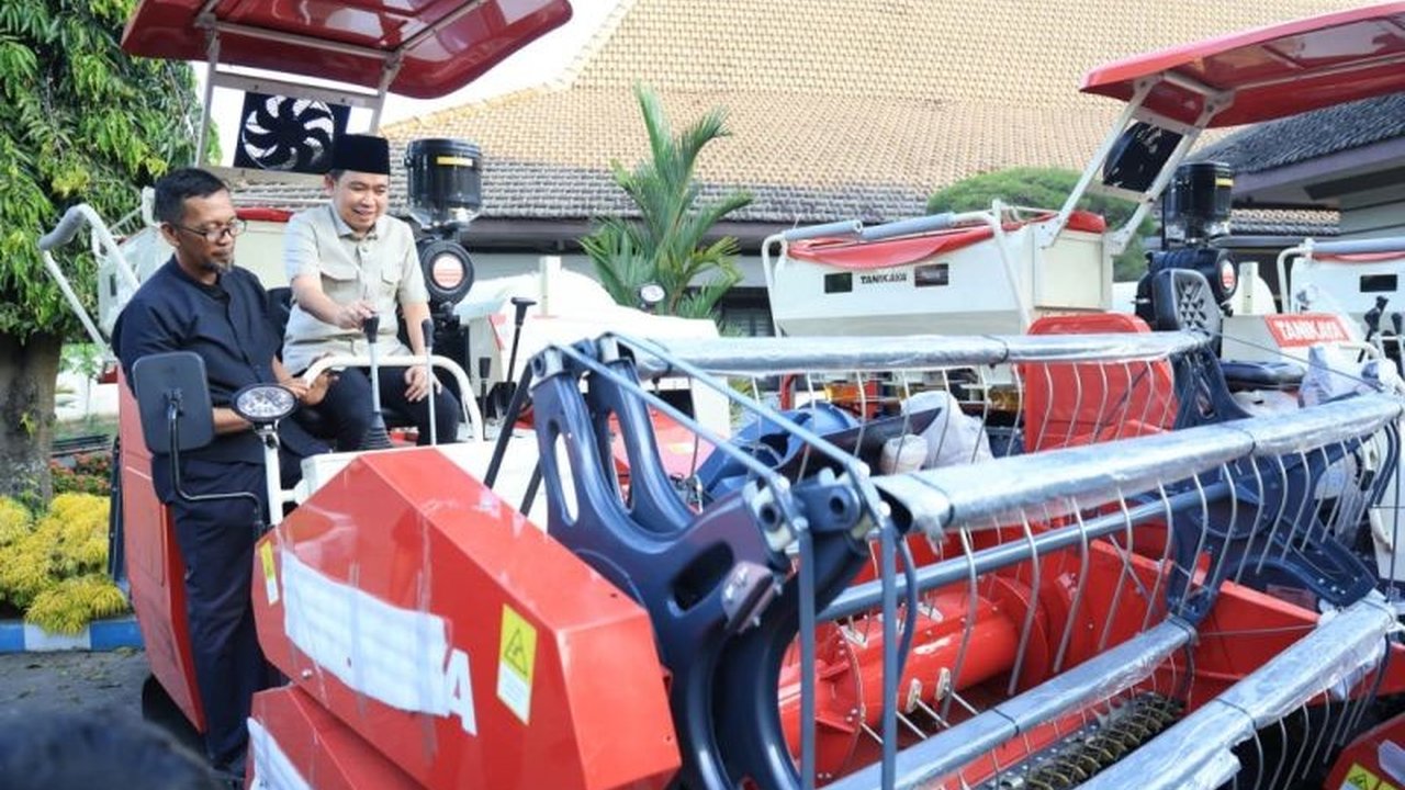 Pemkab Jember genjot produksi pangan melalui optimalisasi lahan pertanian, irigasi perpompaan, dan modernisasi alsintan. Strategi ini diharapkan mampu memperkuat ketahanan pangan nasional dan kesejahteraan petani Jember.