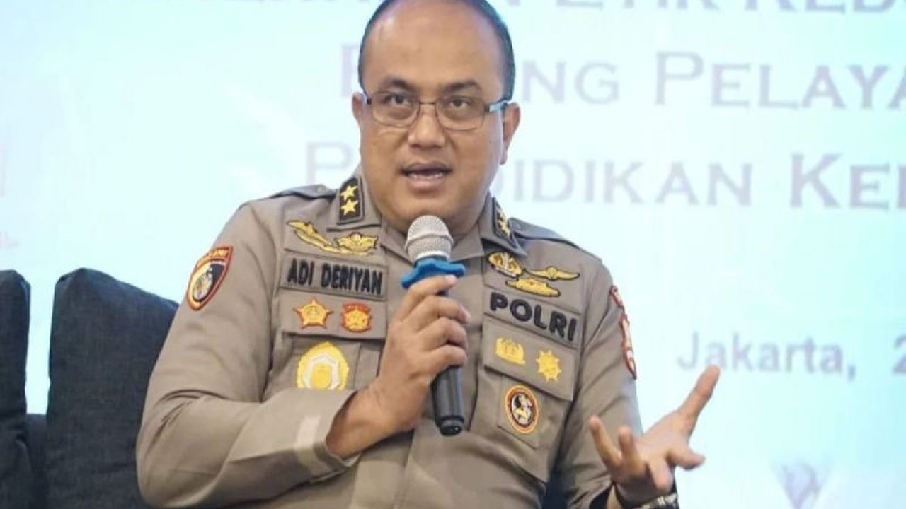 Kapolda Sulbar Irjen Pol Adi Deriyan Jayamarta menyerukan seluruh elemen masyarakat untuk memperkuat perlindungan anak dari kekerasan, perundungan, dan bahaya media sosial yang mengancam tumbuh kembang mereka.