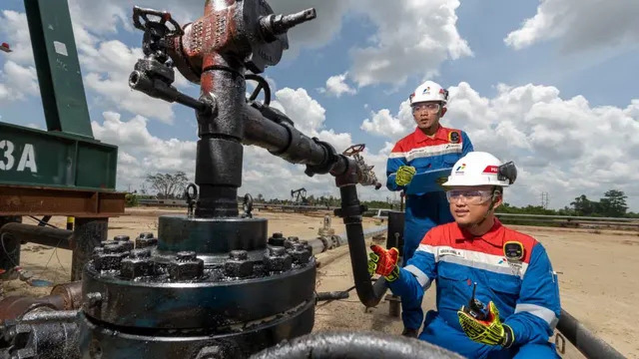 PT Pertamina Hulu Rokan (PHR) berhasil menuntaskan pemboran sumur pengembangan Pungut PT-069 di Kecamatan Pinggir, Kabupaten Bengkalis, Riau.