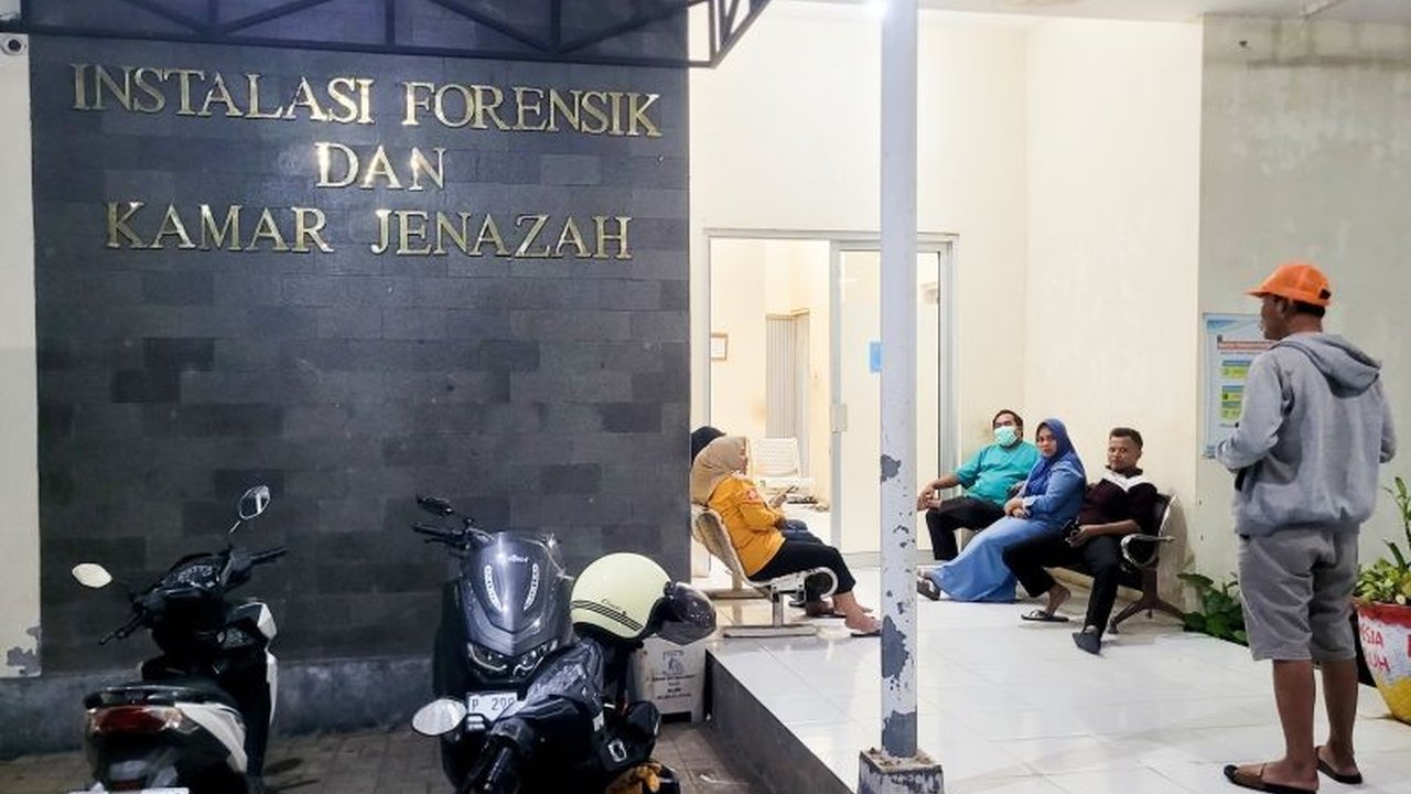 Kepolisian Resor Situbondo tengah menyelidiki dugaan pembunuhan bidan Murtafia Rafika Devi (34) yang ditemukan tak bernyawa di saluran drainase, memicu keprihatinan warga setempat.