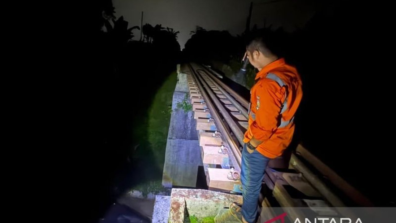 PT KAI Daop 2 Bandung sempat menghentikan sementara perjalanan KA Siliwangi di Cianjur setelah gempa magnitudo 3.5 mengguncang wilayah tersebut. Prosedur ini dilakukan untuk memastikan keamanan jalur dan keselamatan penumpang.