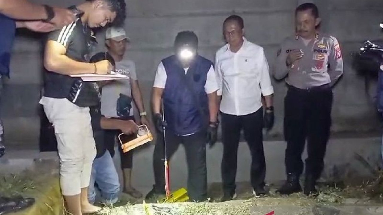 Tim Inafis Polres Situbondo melakukan olah TKP atas dugaan Pembunuhan Bidan Situbondo, Murtafia Rafika Devi, yang ditemukan meninggal di drainase. Penyelidikan intensif terus dilakukan untuk mengungkap pelaku.