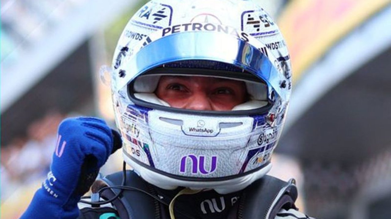 Pembalap Mercedes, Kimi Antonelli, berhasil merebut pole position GP Monako 2026 secara dramatis, mengungguli Max Verstappen dan Lewis Hamilton dalam kualifikasi yang sengit.