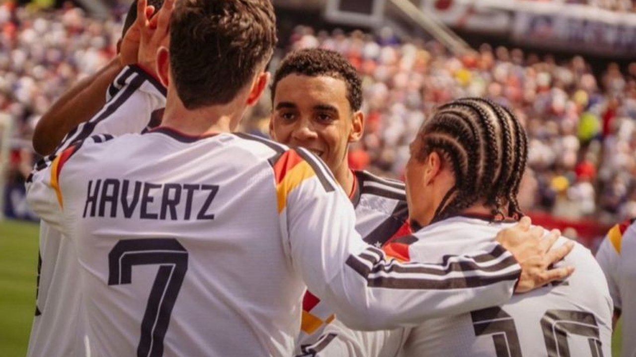 Timnas Jerman berhasil mengalahkan Amerika Serikat 2-1 dalam laga uji coba terakhir menjelang Piala Dunia 2026. Kemenangan Jerman Menang Uji Coba Piala Dunia ini menjadi modal penting bagi Die Mannschaft.