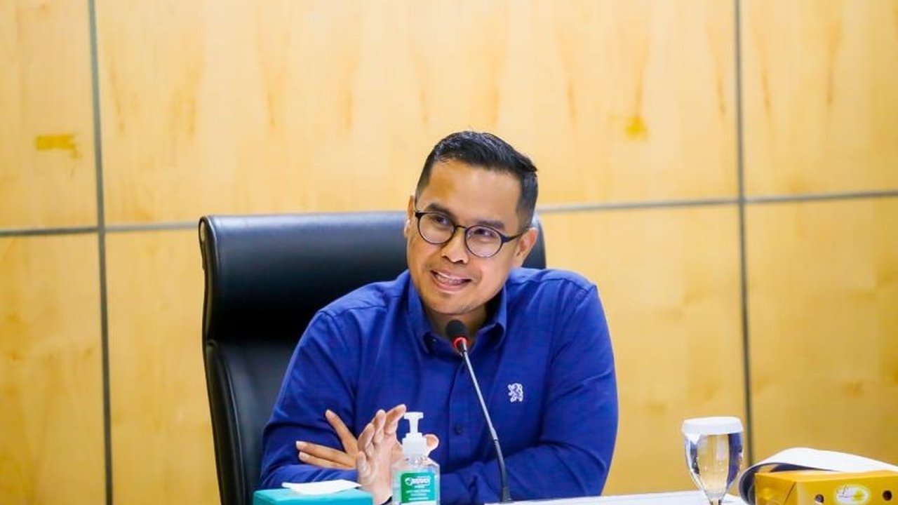 Pemerintah Kota Tangerang Selatan (Tangsel) meluncurkan program seragam gratis untuk siswa SD dan SMP negeri mulai tahun ajaran 2026/2027, sebuah langkah nyata meringankan beban ekonomi orang tua di tengah kondisi saat ini.