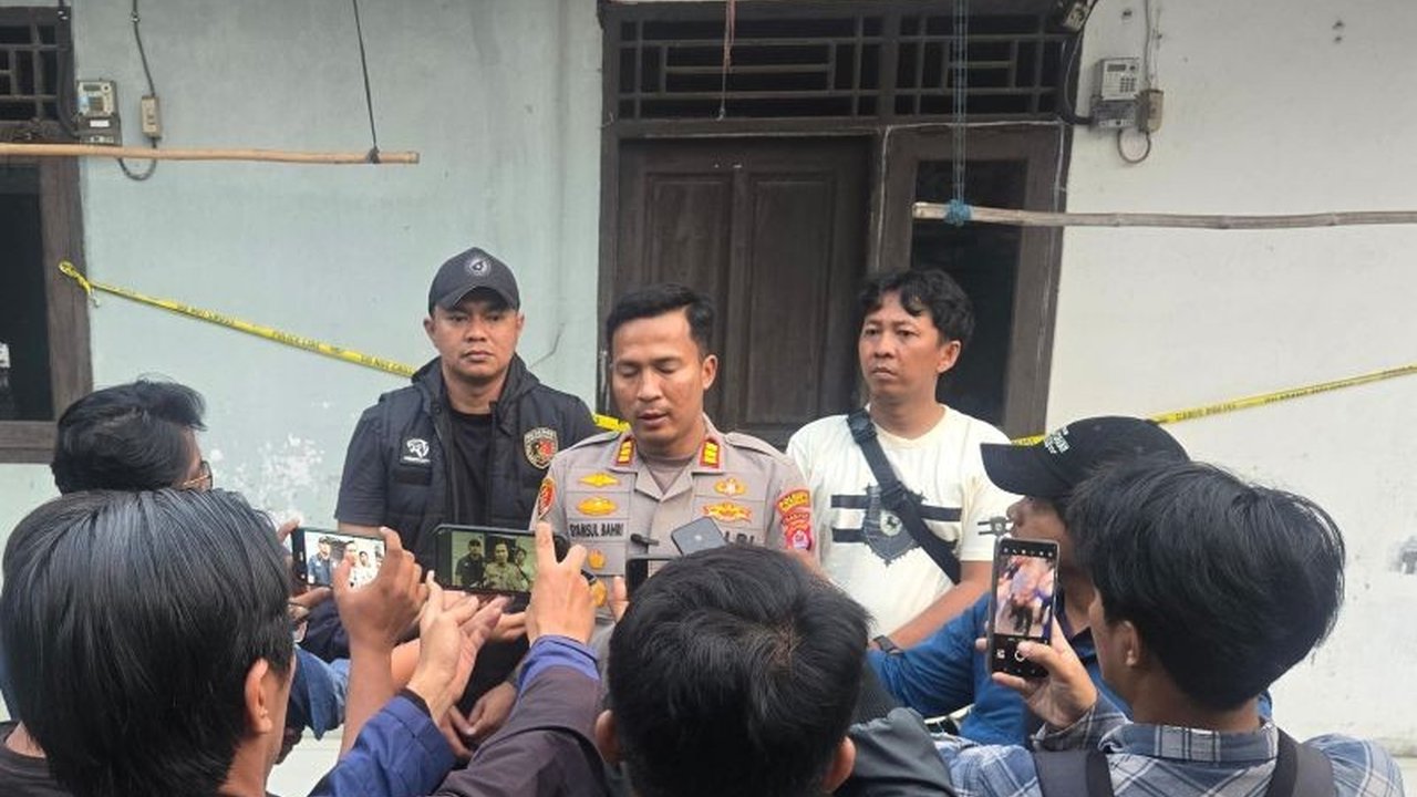 Polisi berhasil mengungkap motif di balik kasus pembunuhan pedagang cilok Tangerang yang jasadnya ditemukan di Cikupa. Rasa sakit hati akibat intimidasi menjadi pemicu utama aksi keji ini.