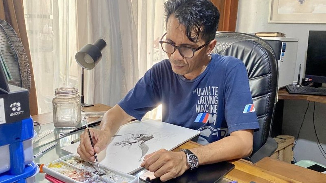 Kisah inspiratif Apriyadi Kusbiantoro, komikus senior asal Bantul yang sukses menembus industri komik internasional dengan karya-karyanya yang mendunia, dari Amerika Serikat hingga Eropa.