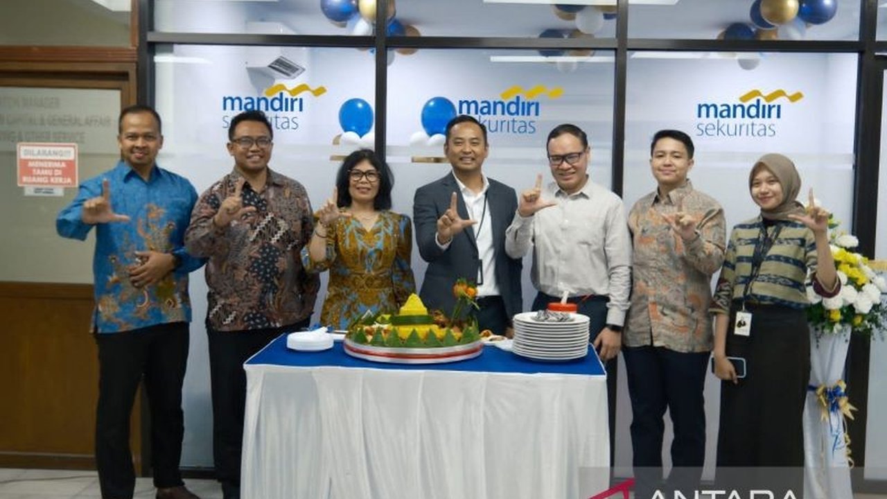 Mandiri Sekuritas Manado mencatat kenaikan nasabah signifikan sebesar 43 persen hingga Mei 2026, didorong oleh tingginya minat investasi masyarakat dan peresmian Investment Corner untuk memperluas akses pasar modal.