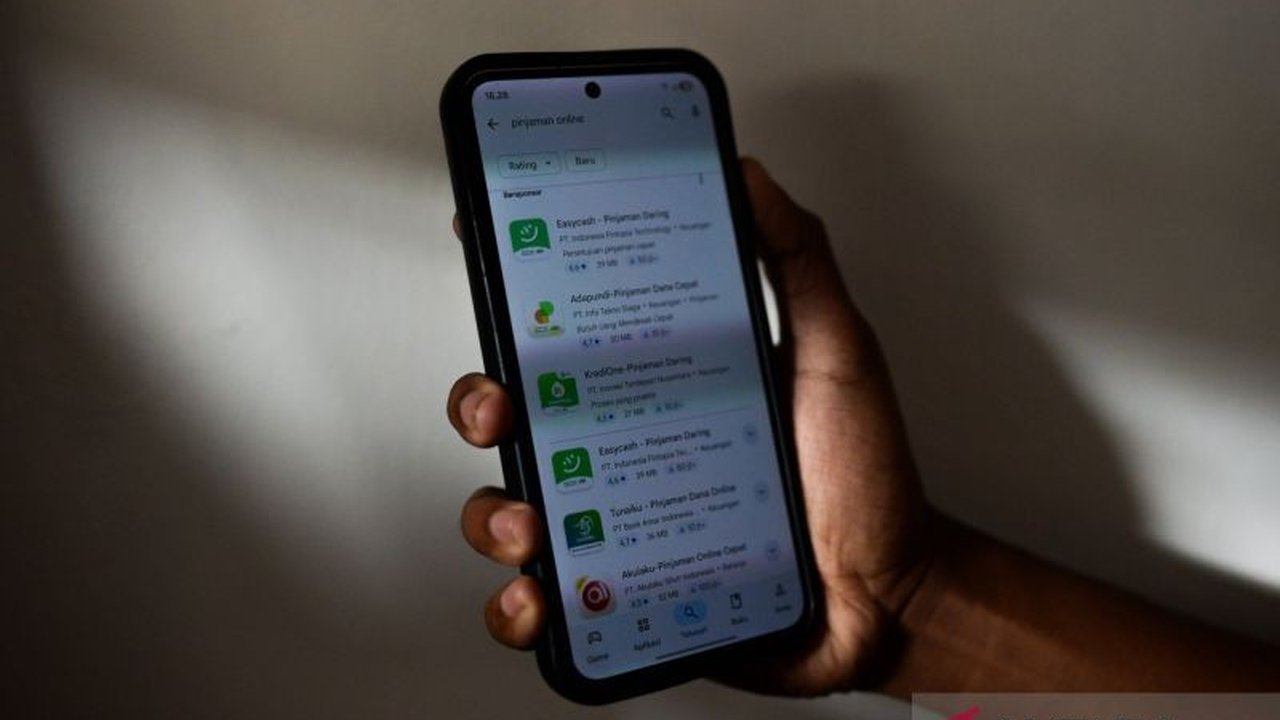 OJK memanggil Solusiku untuk klarifikasi dugaan pelanggaran penagihan pinjaman online. Aduan konsumen menyoroti praktik tak sesuai ketentuan dan masalah perlindungan data pribadi.