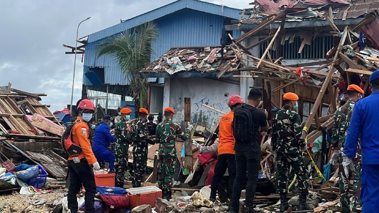 Tim DVI Polda Papua terus berupaya mempercepat Identifikasi Korban Bom Biak dengan mengirimkan 10 sampel DNA keluarga ke Puslabfor Polri. Penasaran bagaimana kelanjutannya?