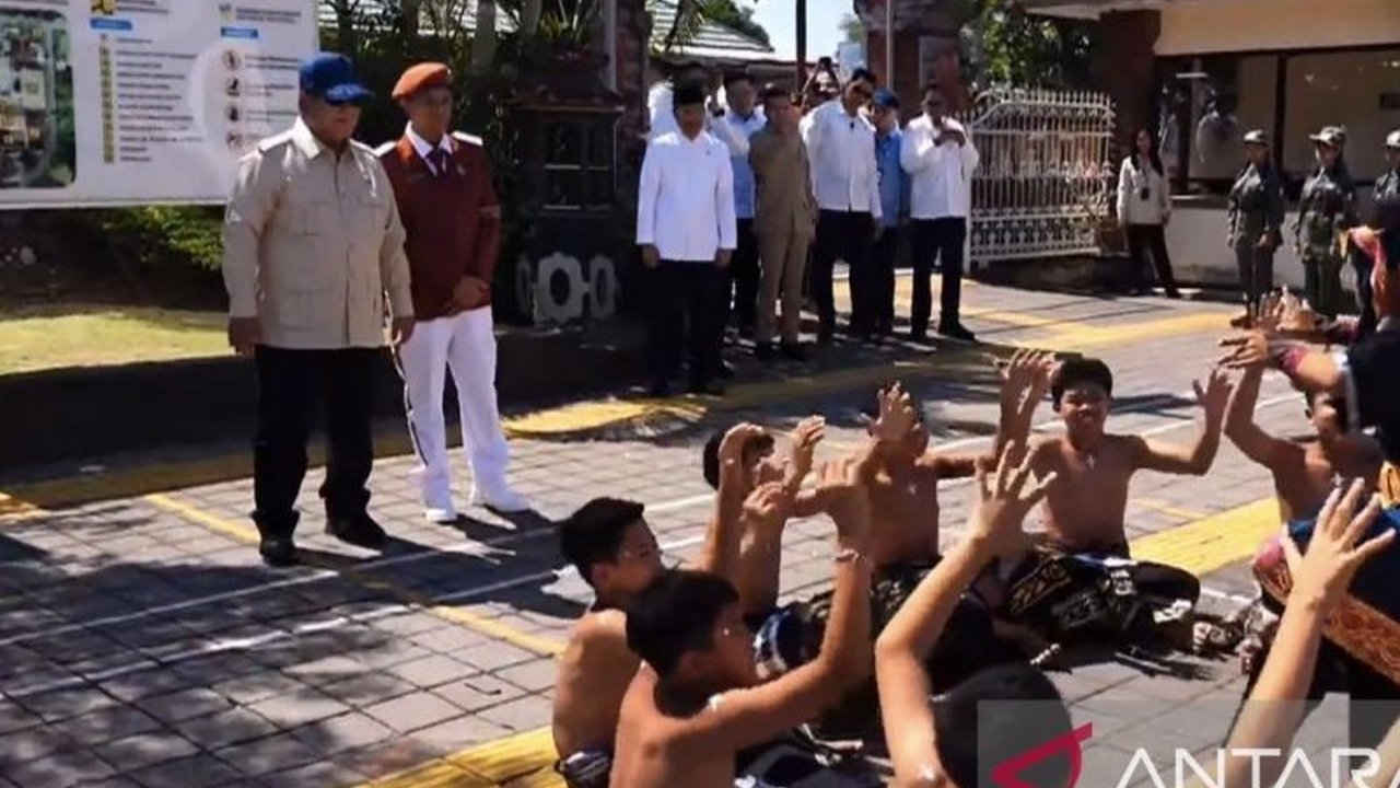 Presiden Prabowo Subianto meninjau langsung pelaksanaan Sekolah Rakyat Menengah Pertama 17 di Tabanan, Bali, menegaskan komitmen pemerintah terhadap akses pendidikan gratis bagi anak-anak dari keluarga rentan.