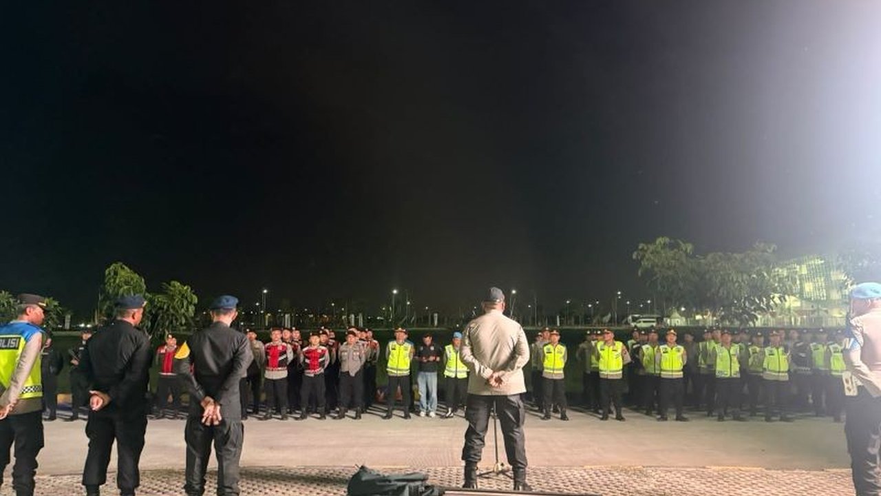 Polda Sumatera Utara menerapkan pengamanan terpadu untuk laga krusial Indonesia vs Vietnam di Piala AFF U19. Simak detail strategi pengamanan yang melibatkan berbagai instansi demi kelancaran acara.