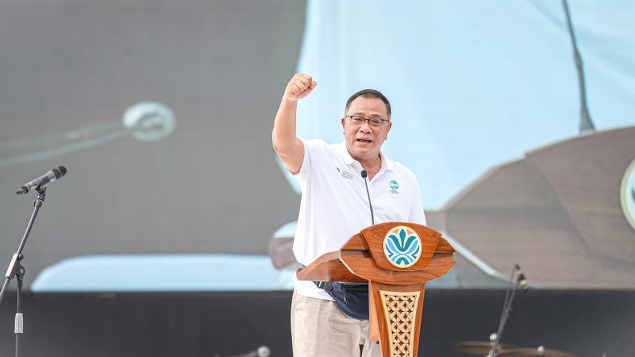 Menteri Lingkungan Hidup Moh Jumhur Hidayat mendorong seluruh elemen masyarakat untuk melakukan Pertobatan Ekologis sebagai solusi mendesak menghadapi krisis lingkungan global yang mengancam bumi.