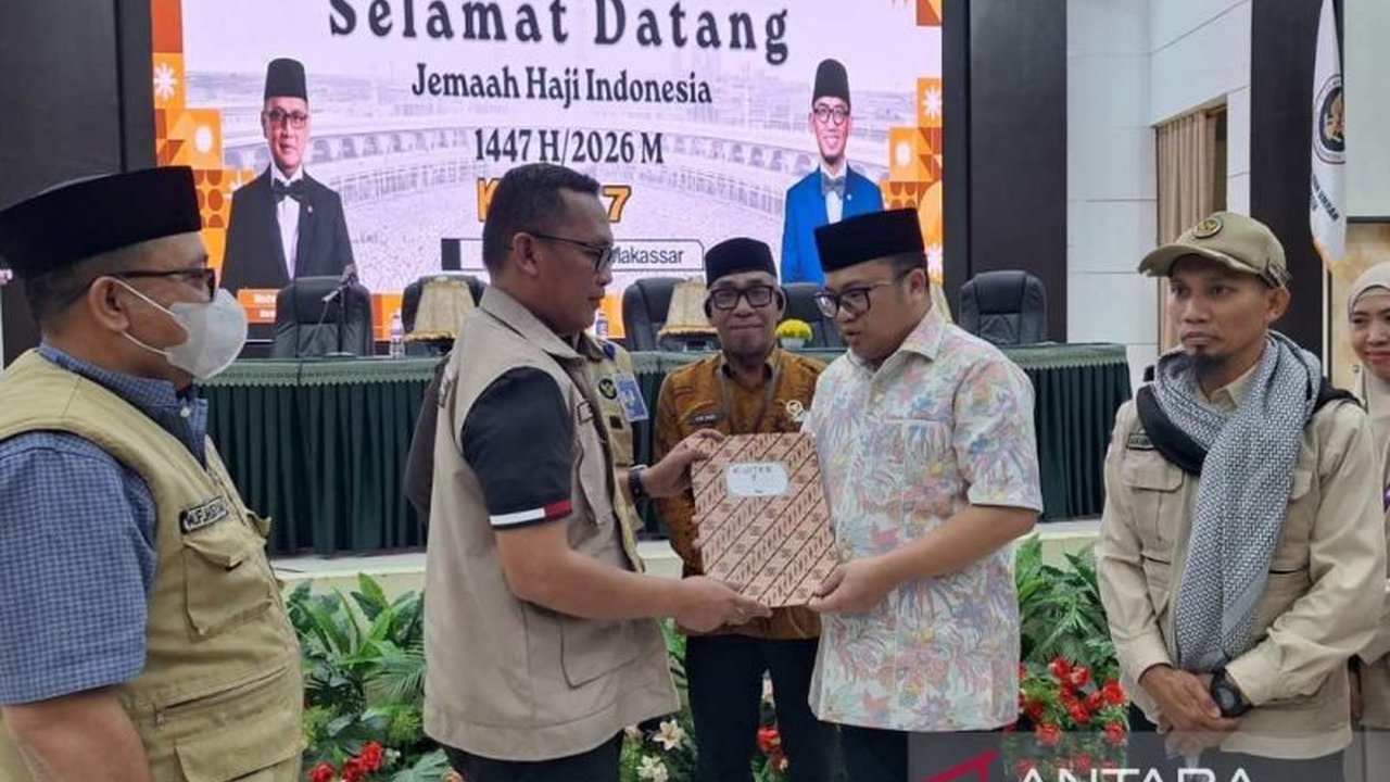 Wakil Bupati Gowa Darmawangsyah Muin menyampaikan apresiasi tinggi kepada PPIH Makassar atas pelayanan prima dalam penjemputan jemaah haji, khususnya Kloter 7, yang didominasi jemaah Gowa.