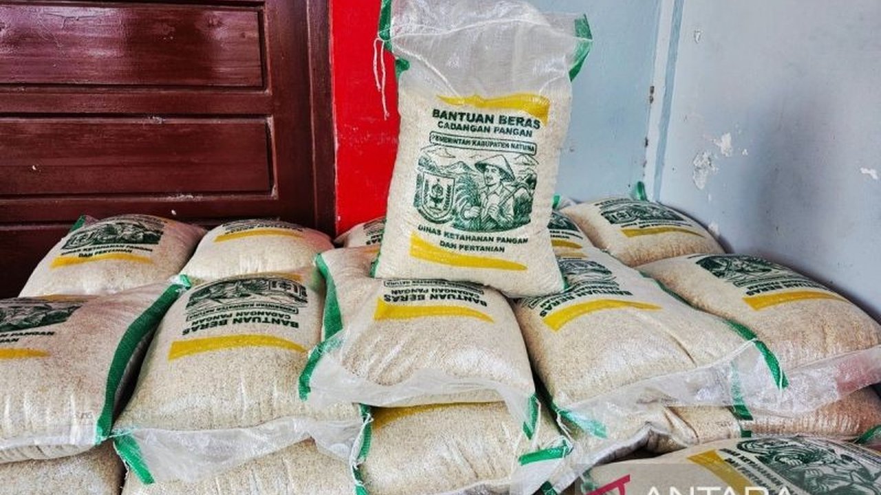 Pemerintah Kabupaten Natuna menyiapkan 16 ton Cadangan Beras Natuna di gudang Bulog sebagai langkah antisipasi bencana alam, memastikan kebutuhan pangan warga tetap terpenuhi tanpa hambatan.